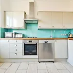 3 Bedrooms Penthouse In Queen\'S Gate