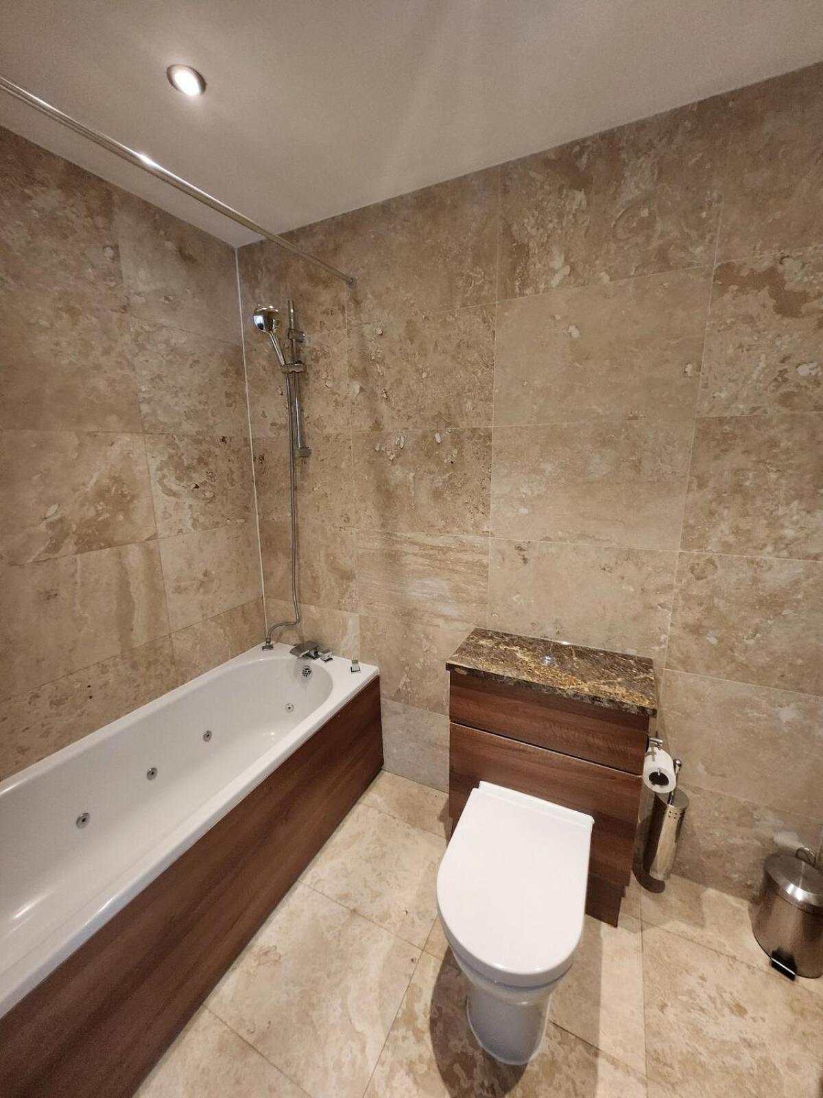3 Bedrooms Penthouse In Queen's Gate *