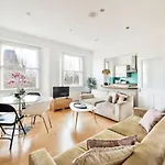 3 Bedrooms Penthouse In Queen\'S Gate